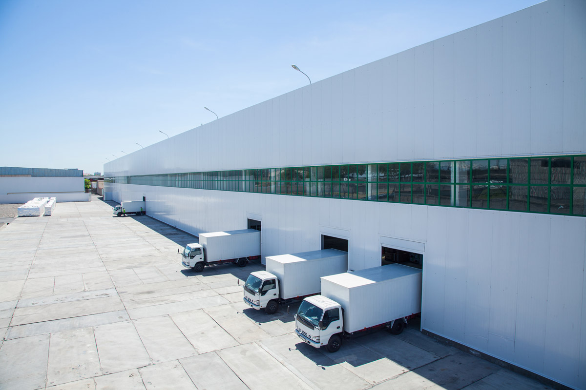 How to Choose Between a Dedicated and Multi-Client Warehouse